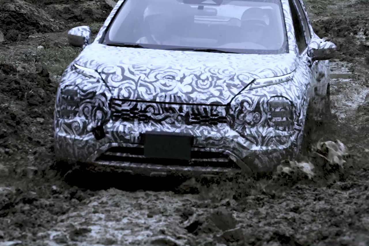 開発テストが行われる新型『ミツビシ・アウトランダー』