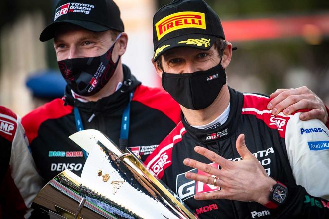 優勝を飾ったセバスチャン・オジエと今季からチームを率いるヤリ-マティ・ラトバラ代表（TOYOTA GAZOO Racing WRT）