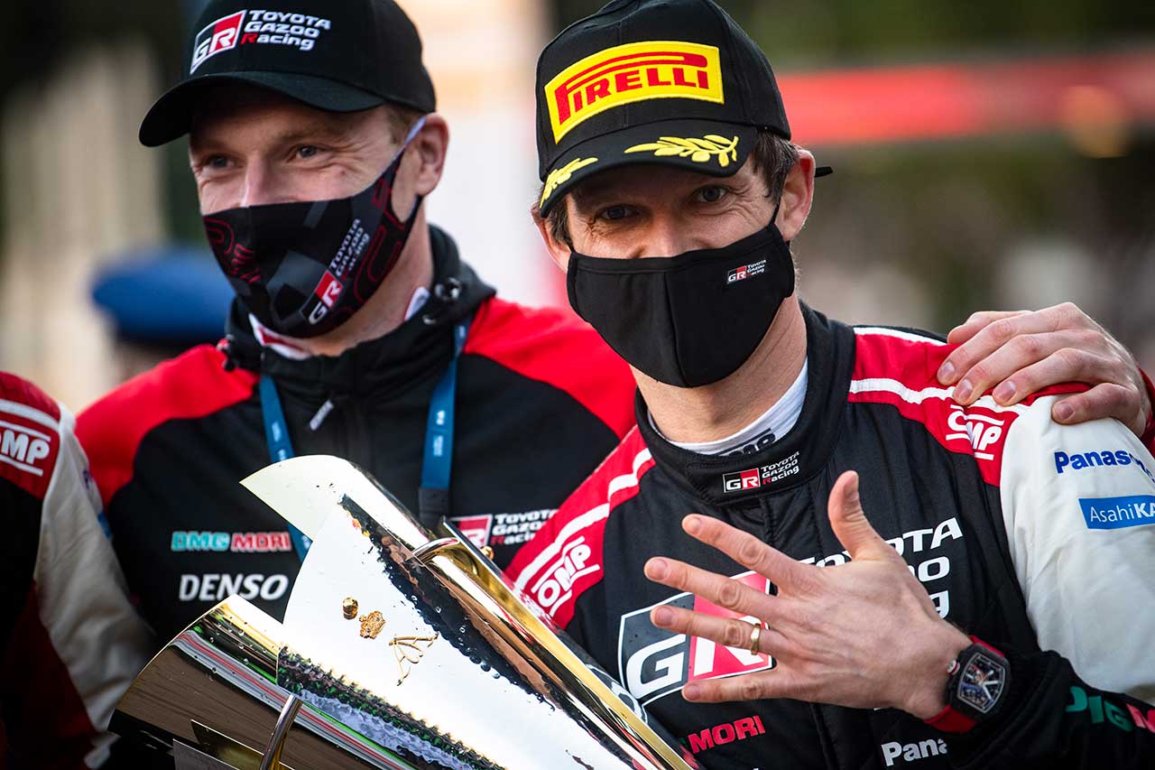 優勝を飾ったセバスチャン・オジエと今季からチームを率いるヤリ-マティ・ラトバラ代表（TOYOTA GAZOO Racing WRT）