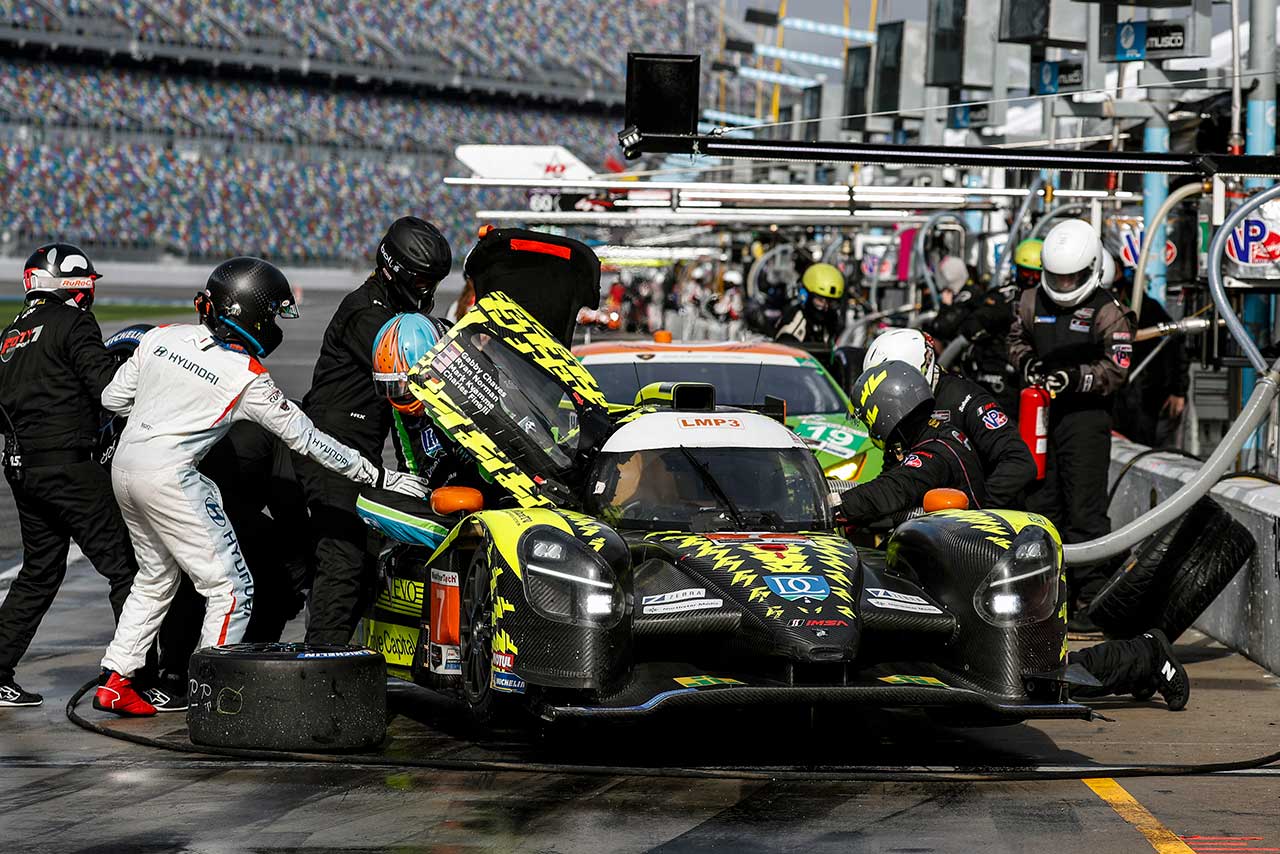 新設されるLMP3クラスでは、ブレーキ交換などの作業時間確保のため、8分間のピットストップ1回が義務付けられる。