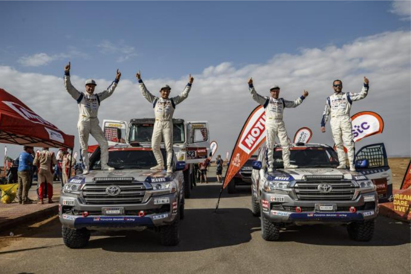 市販車クラス8連覇を達成したチームランドクルーザー・トヨタオートボデー