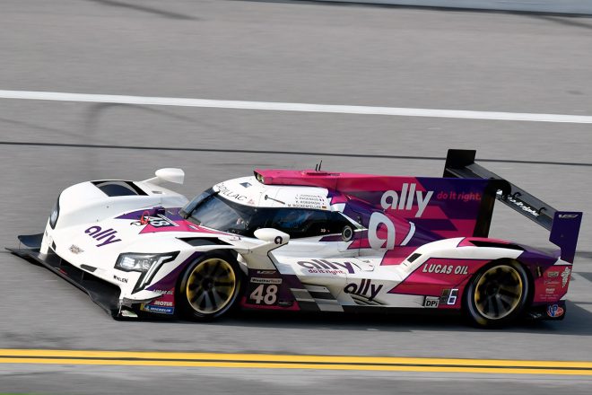 #48　アリー・キャデラック・レーシング／キャデラックDPi-V.Rジミー・ジョンソン／小林可夢偉／シモン・パジェノー／マイク・ロッケンフェラー