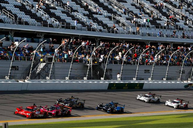 PPスタートの31号車キャデラックが序盤をリードする展開に