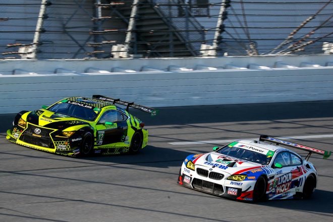 GTDクラスではPPの96号車BMWを序盤で12号車レクサスがパス。その後、14号車レクサスがトップに立つ