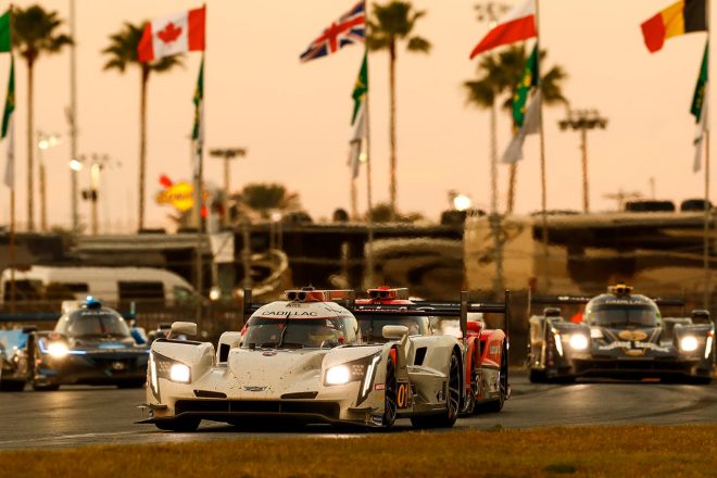 10時間経過時点でトップに立っているチップ・ガナッシ・レーシングの01号車キャデラックDPi-V.R