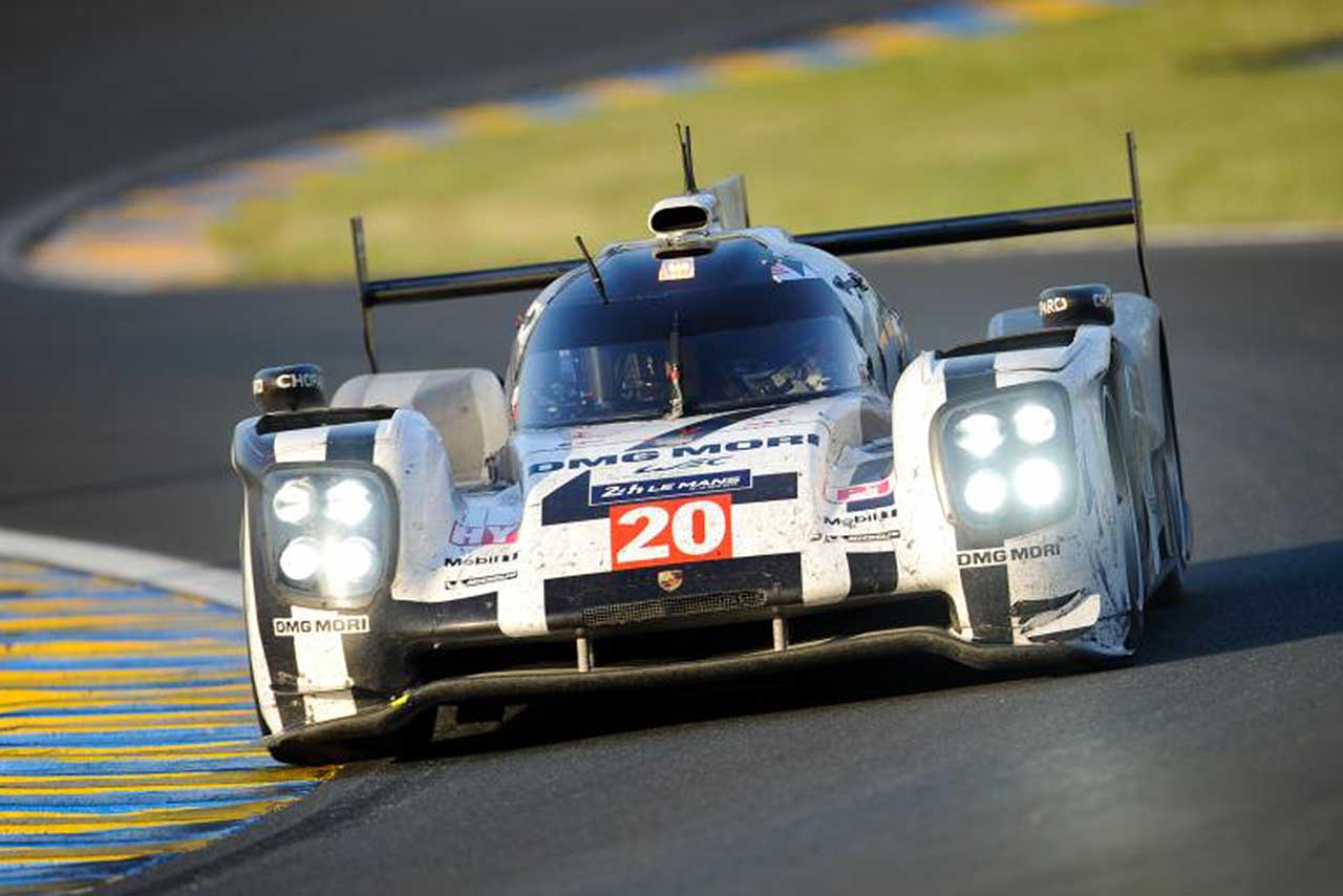リタイアとなったT.ベルンハルト／M.ウエーバー／B.ハートレー組の20号車ポルシェ919ハイブリッド