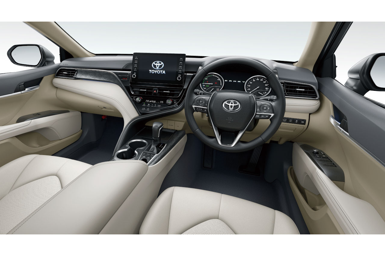 トヨタ・カムリ G“レザーパッケージ”（内装色：ベージュ）