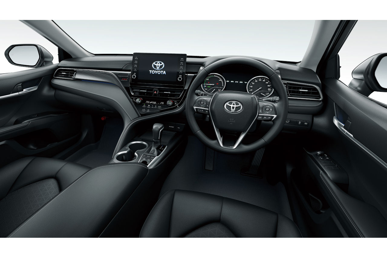 トヨタ・カムリ WS“レザーパッケージ”（内装色：ブラック）