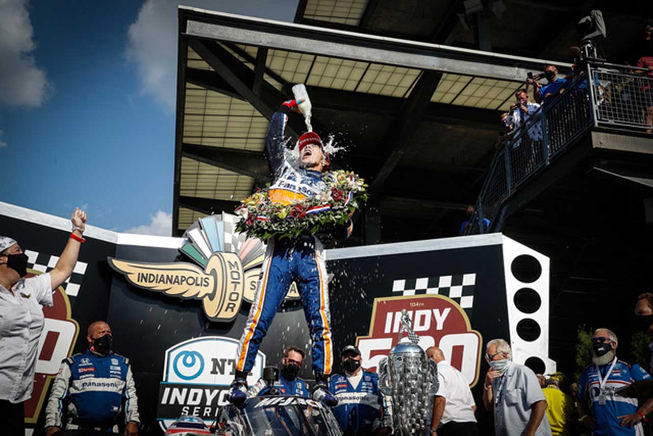 特別賞受賞の佐藤琢磨は2度目のインディ500制覇を果たした