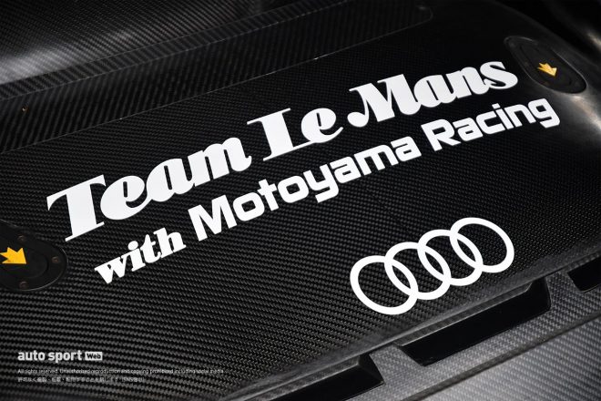 Team LeMans with MOTOYAMA Racingのロゴが貼られたアウディR8 LMSのボンネット