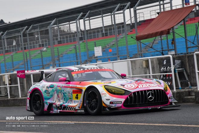 岡山国際サーキットのGT3特別スポーツ走行を走るグッドスマイル 初音ミク AMG