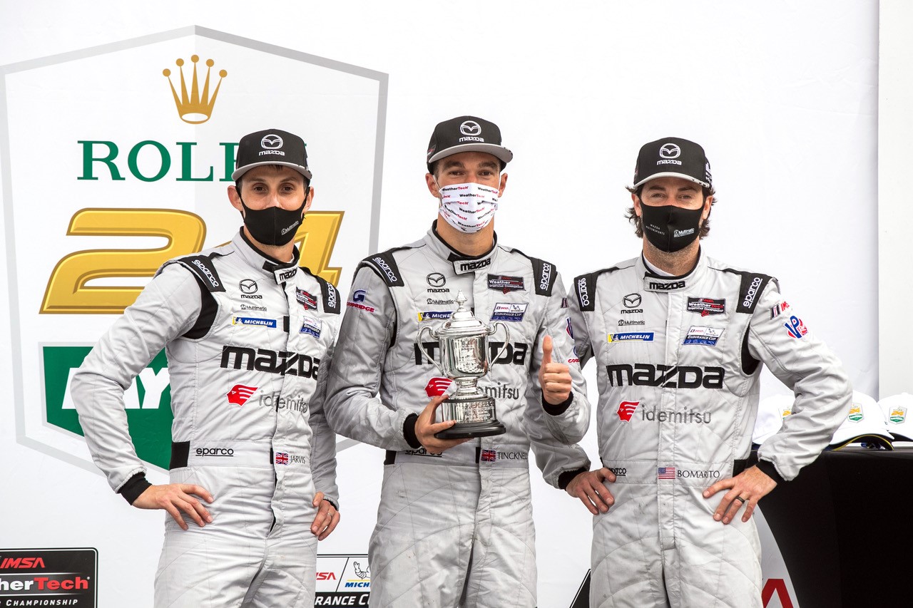 2021デイトナ24時間レースで3位となったマツダモータースポーツの（左から）オリバー・ジャービス、ハリー・ティンクネル、ジョナサン・ボマリート