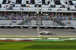 総合3位でチェッカーを受けたマツダモータースポーツの55号車マツダRT24-P