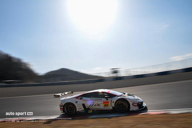 GT3特別スポーツ走行を走るJLOCの88号車ランボルギーニ・ウラカンGT3