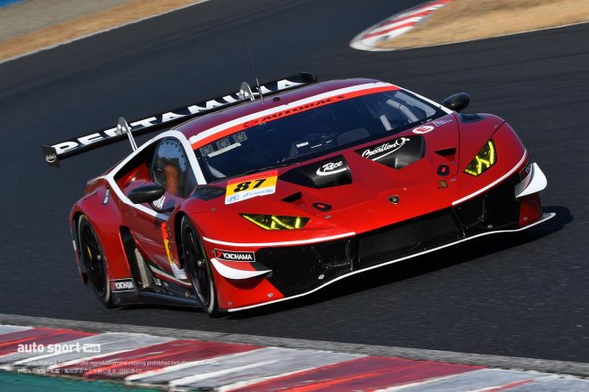 GT3特別スポーツ走行を走るJLOCの87号車ランボルギーニ・ウラカンGT3
