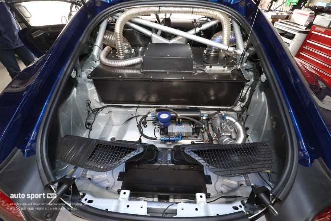 メルセデスAMG GT4のリヤハッチの内部リヤハッチの内部