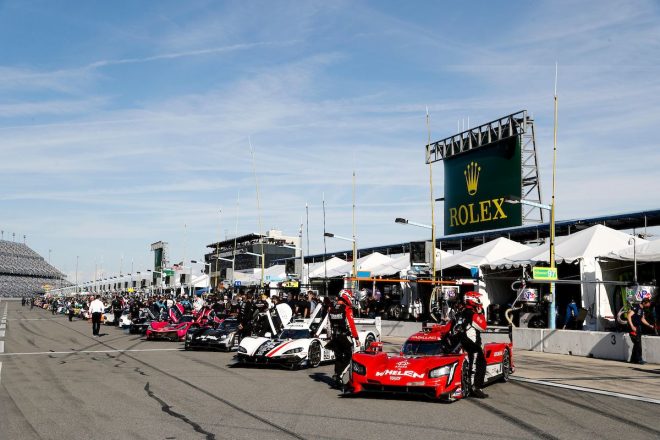 予選レースで2位となり、決勝2番手グリッドを得ていた55号車マツダだったが、電気系トラブルによってスタートできず最後尾からレースを開始することになった。