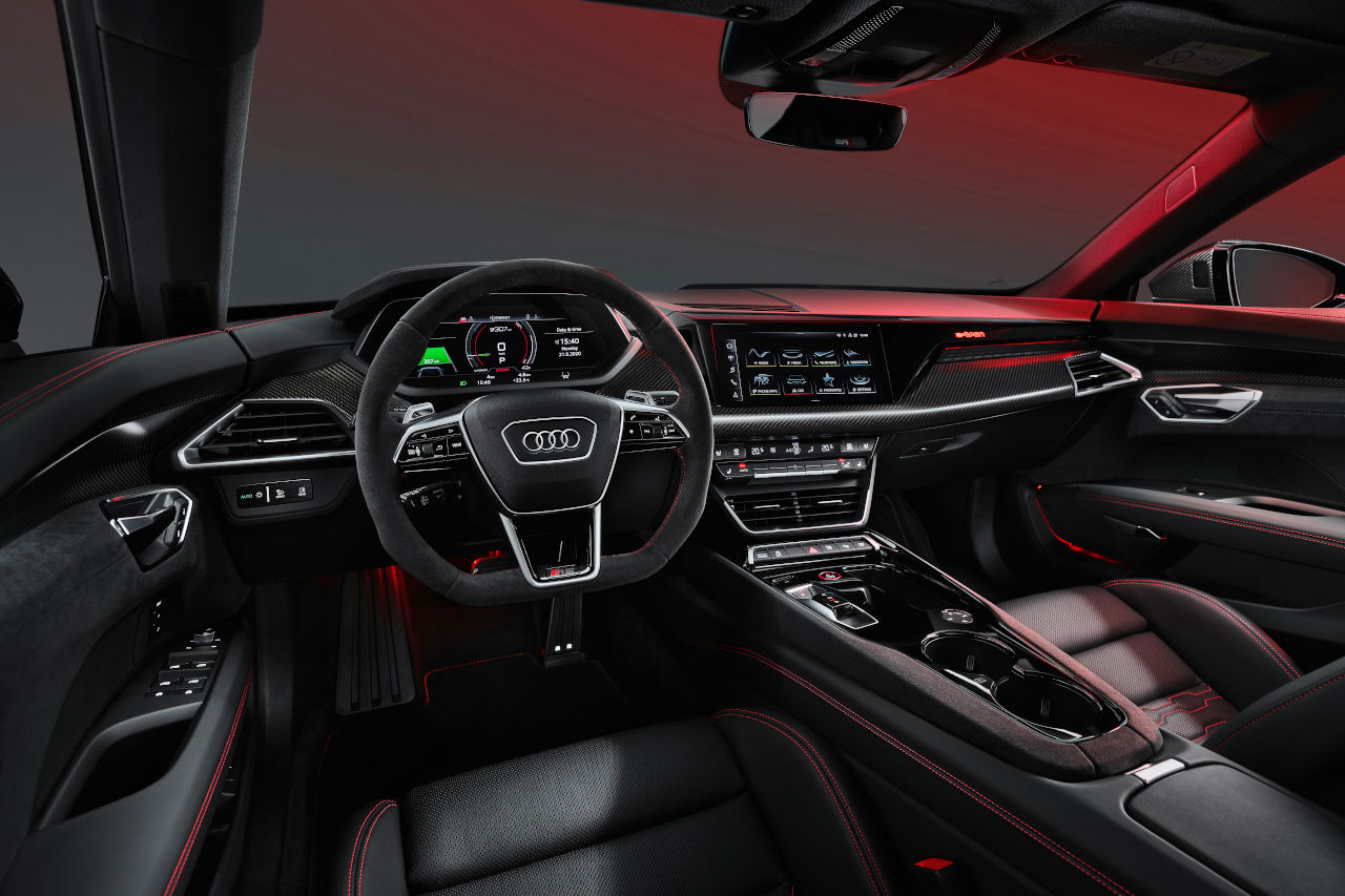 アウディRS e-tron GT（インテリア：コクピット）