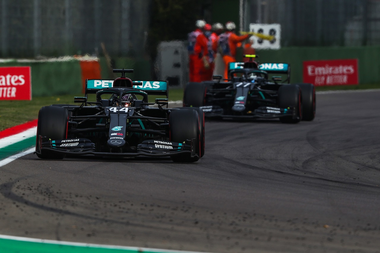 2020年F1エミリア・ロマーニャGP　ルイス・ハミルトンとバルテリ・ボッタス（メルセデス）