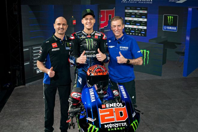 2021年型ヤマハYZR-M1に跨るファビオ・クアルタラロ（モンスターエナジー・ヤマハMotoGP）