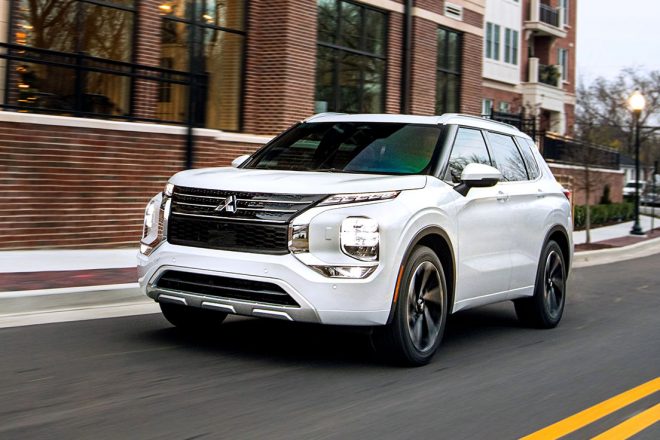 ミツビシ・アウトランダー(エクステリア:走行イメージ)