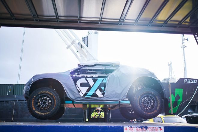 開幕戦に向け、ワンメイク電動SUV『ODYSSEY 21（オデッセイ21）』やエアシェルターテント、表彰台、スタート用ガンツリー、TV用放送機器などが積み込まれた