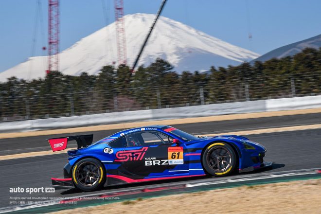 富士スピードウェイを走る新型スバルBRZ GT300