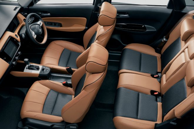 『LUXE』はレザーシートが採用されるなど、上質感を強めたグレード。