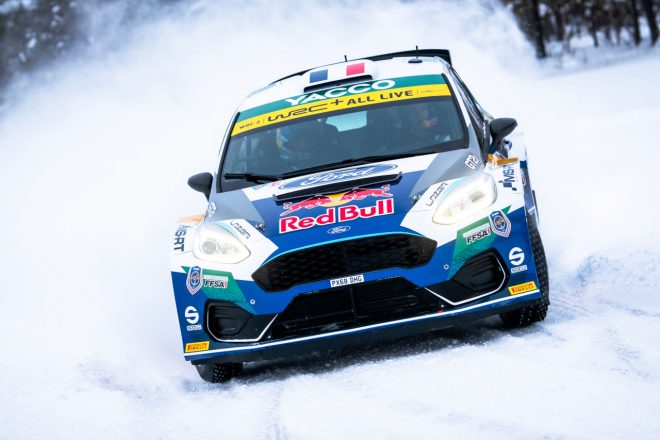 エイドリアン・フルモーがドライブするフォード・フィエスタ・ラリー2