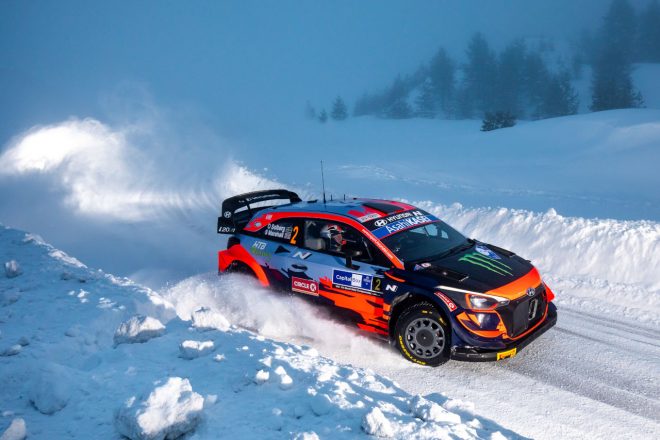 コドライバーのアーロン・ジョンストンが新型コロナウイルスの検査で陽性となったため急きょ、セブ・マーシャルを迎えてWRCデビュー戦を戦うことになったオリバー・ソルベルグ（ヒュンダイi20クーペWRC）
