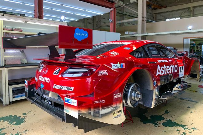 レッドとシルバーのカラーリングに彩られたAstemo NSX-GT