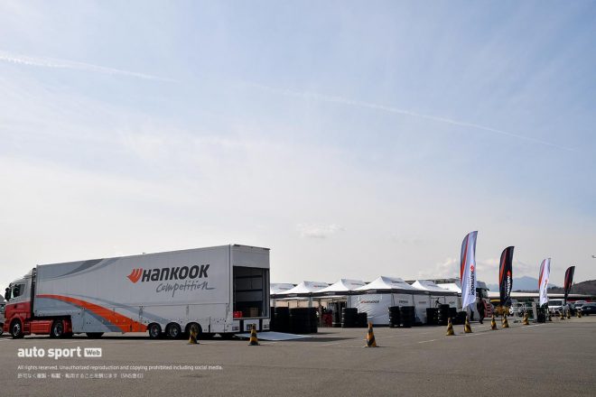 スーパー耐久公式テストで富士スピードウェイのパドックに設営されたハンコックのタイヤサービス