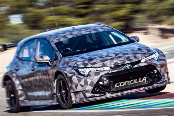 この3月後半にも、ふたりのフルカラー版トヨタ・カローラBTCCが公開される計画だ