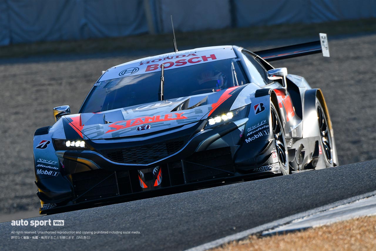 2月の岡山メーカーテストでのSTANLEY NSX-GT。ヘルメットから武藤英紀がドライブしていることが分かる。