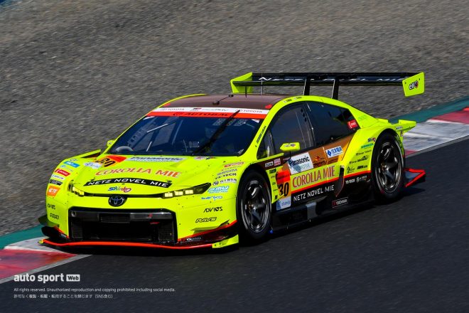 30　TOYOTA GR SPORT PRIUS PHV apr GT