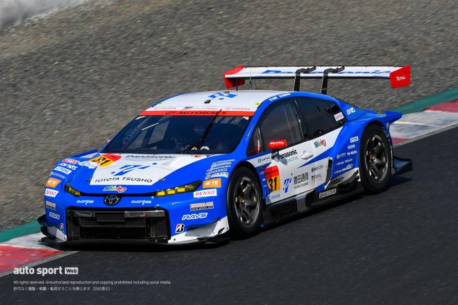 31　TOYOTA GR SPORT PRIUS PHV apr GT
