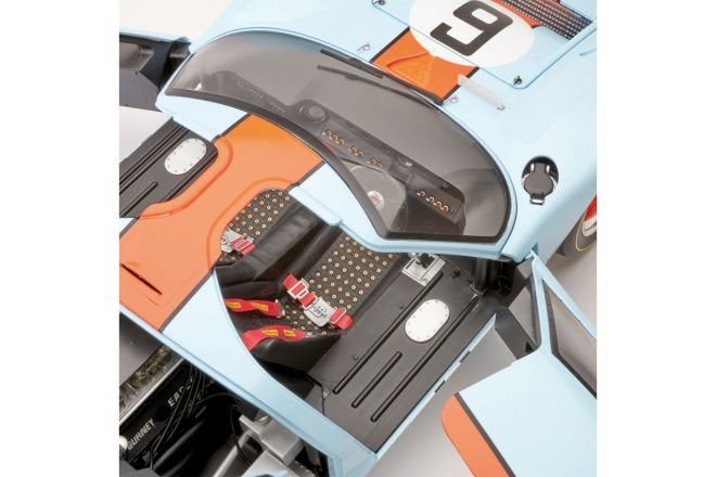 豊富なダイキャストメタルパーツで重厚感のあるスケールモデルとなっている