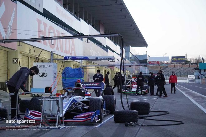 搬入日夕刻にはピット練習に勤しむ様子が見られた