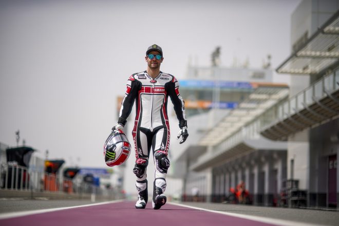 WGPに参戦して60周年を迎えたヤマハの特別記念カラーとなるYZR-M1に乗るカル・クラッチロー