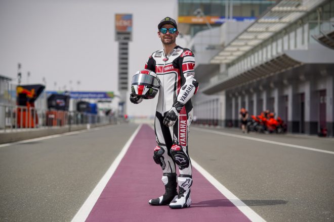 WGPに参戦して60周年を迎えたヤマハの特別記念カラーとなるYZR-M1に乗るカル・クラッチロー