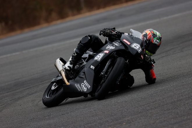 カワサキNinja 250SLでトレーニングを行う岡谷雄太（MTM Kawasaki MOTOPORT）