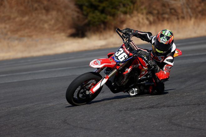 トレーニングを行う岡谷雄太（MTM Kawasaki MOTOPORT）