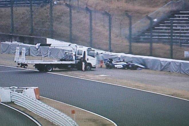 小高一斗（KCMG）スポンジバリアに接触してマシンを止めた