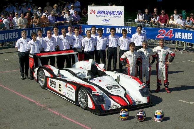 2004年のル・マン24時間を制したアウディスポーツ・ジャパン・チームゴウ。現在セルブスジャパンとして活躍するメンバーが含まれている。