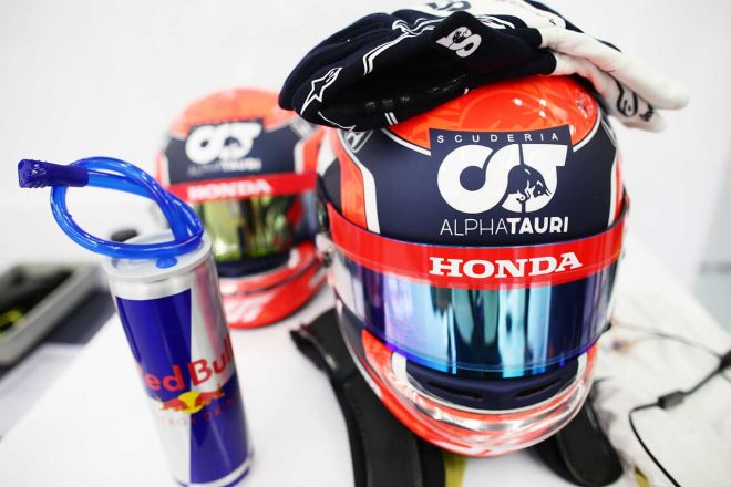2021年F1プレシーズンテスト　角田裕毅のヘルメット（アルファタウリ・ホンダ）