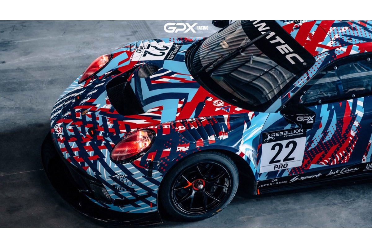 迷彩柄の暫定カラーリングが施されたGPXレーシングのポルシェ911 GT3 R