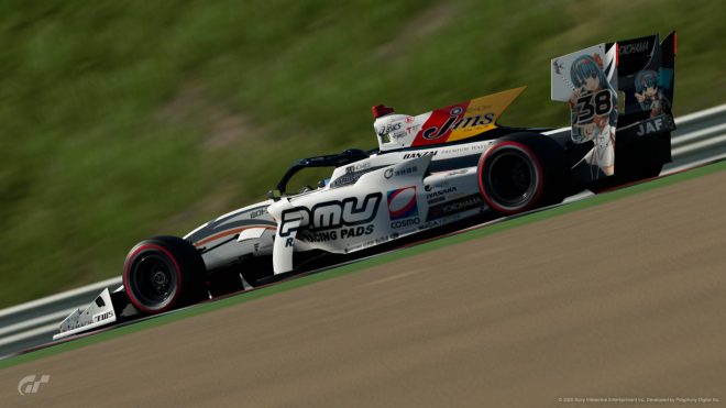 グランツーリスモSPORT内で走行するINGING MOTORSPORTの38号車