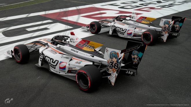 リヤウイングに施された美羽ちゃんも2台別々のイラストになっている