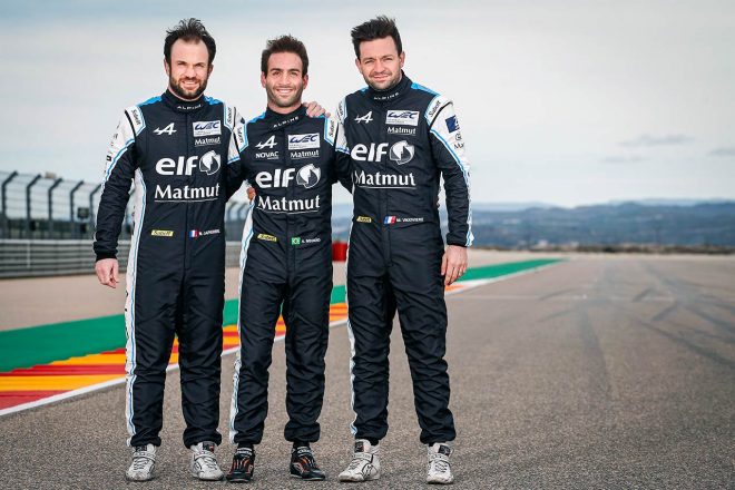 アルピーヌA480をドライブするラピエール、ネグラオ、バキシビエール