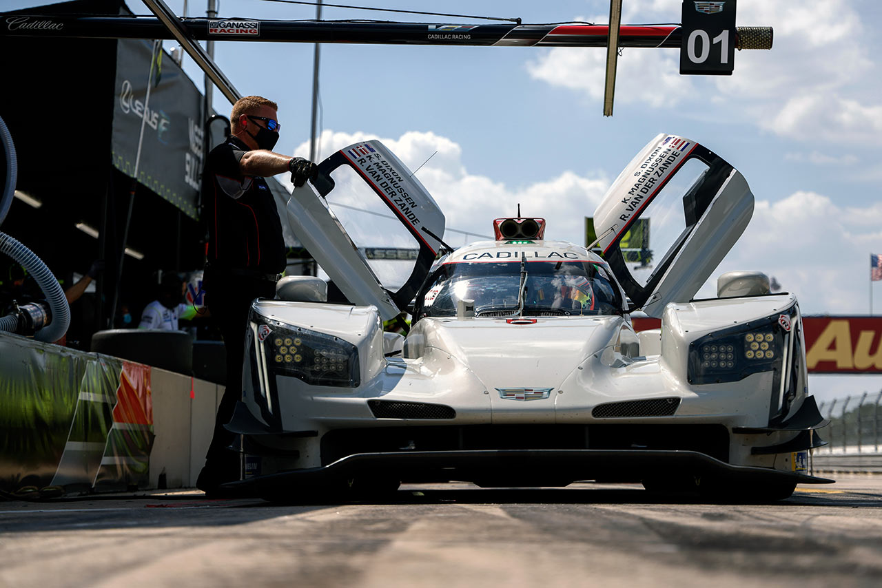 LMDh規則へは現在のところアウディ、ポルシェ、アキュラが参加を表明、マツダは参入しない。キャデラックはプログラムを評価・検討中であるとしている。